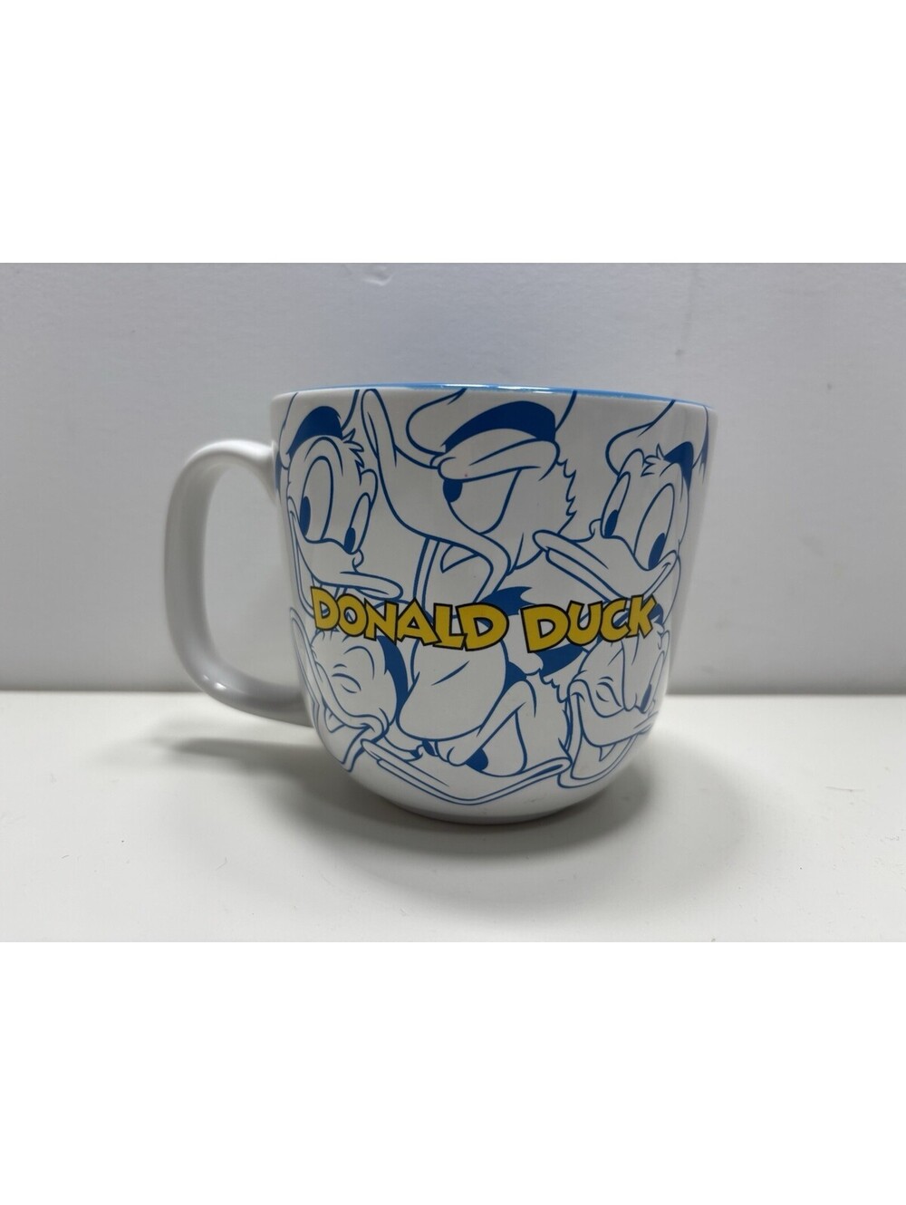 Disney Land Hong Kong Donald Duck 3D Mug Coffee Cup READ